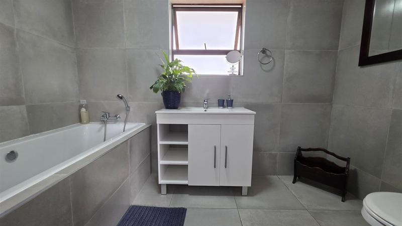 3 Bedroom Property for Sale in Dwarswegstrand Western Cape